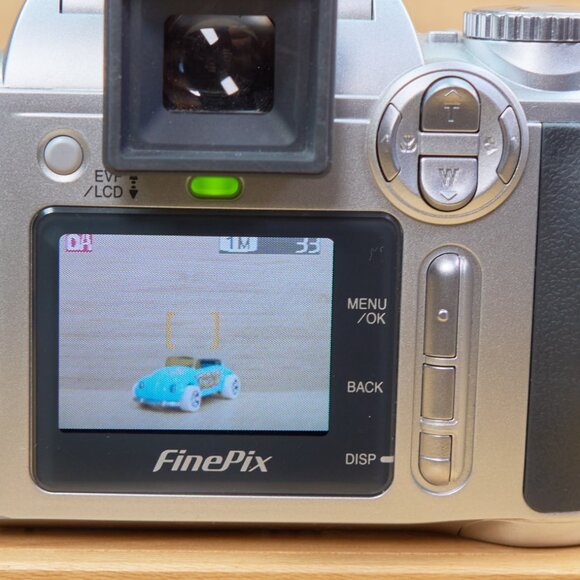Fujifilm Finepix S3000 3.2MP Digital Camera, with 6x Optical Zoom, Made in Japan - Picture 9 of 9